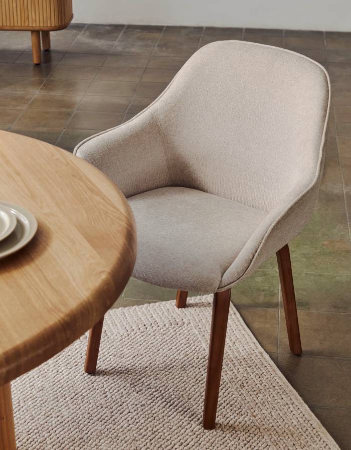 Chaise  Aleli en chenille beige pieds en bois frêne