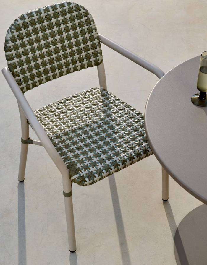 TUCCIA Chaise empilable  en aluminium et rotin synthét