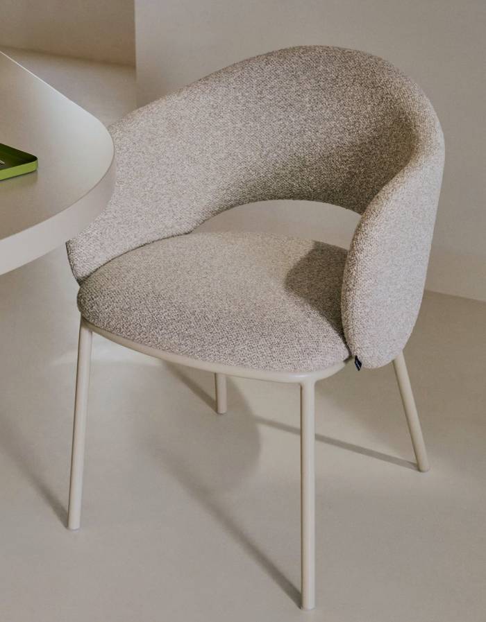Chaise Maina en tissu chenille épais et pieds en acier beige