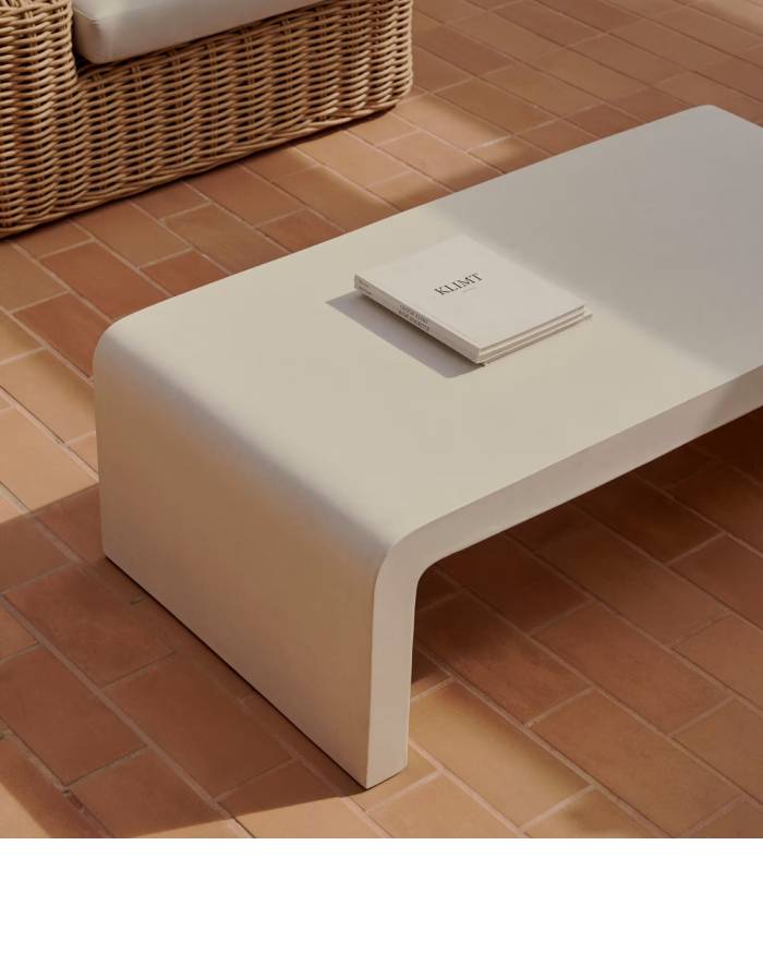 TABLE BASSE AIGUABLAVA EN CIMENT BLANC 135 X 65 CM