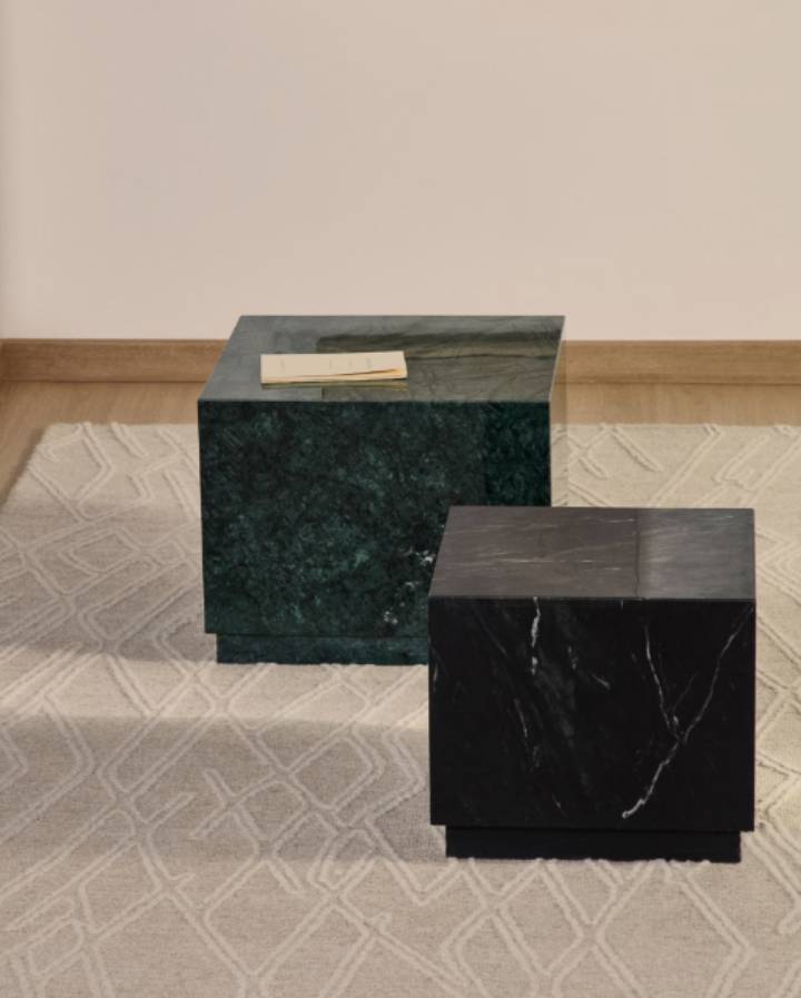 TABLE AUXILIAIRE SOREIN EN MARBRE NOIR 50 X 50