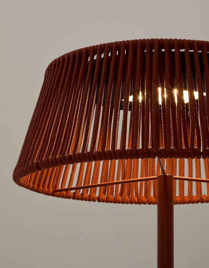 Lampadaire solaire d’extérieur Aldet en corde chinée terracotta