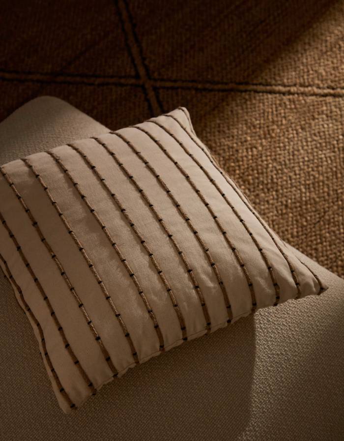 Housse de coussin Auila 100% coton avec broderie en jute 45 x 45 cm