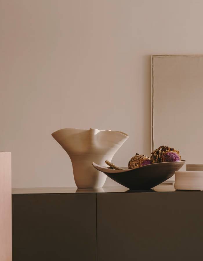 MACAIRE Vase en céramique beige Ø 26 cm