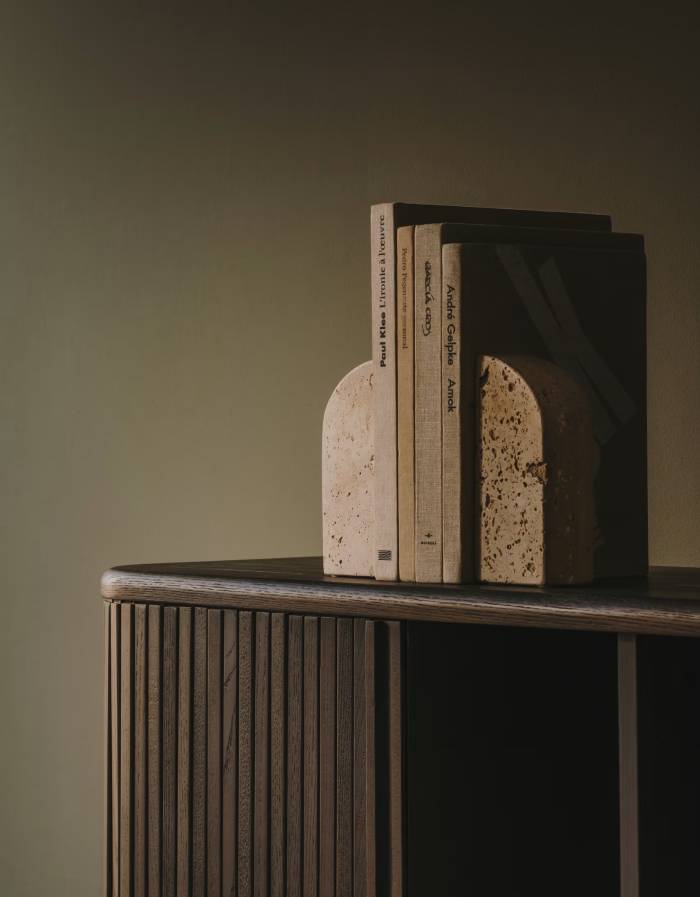 MAIK Serre-livres  en travertin  beige
