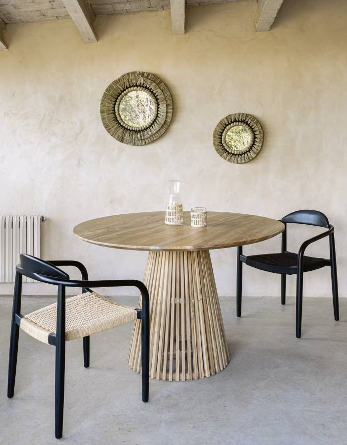 NINA  NOIRE Chaise en bois massif d'eucalyptus finition noir mat et