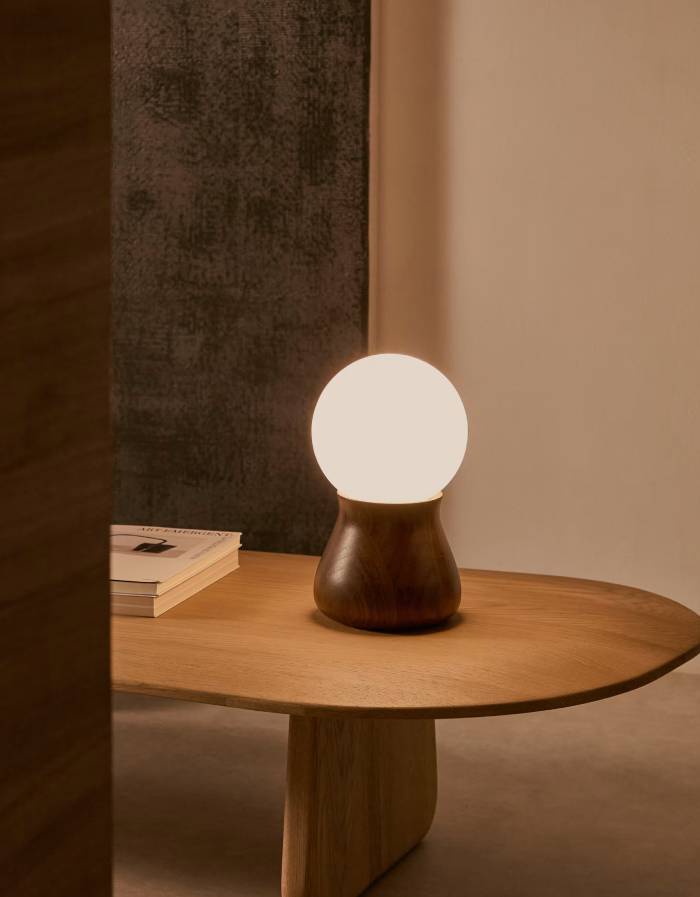 OKENI Lampe de table en bois de noyer et verre