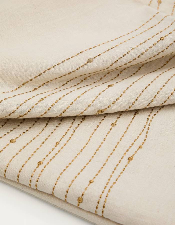 Nappe Flia  lin et coton blanc  détail brodé  fil lurex doré 150X250