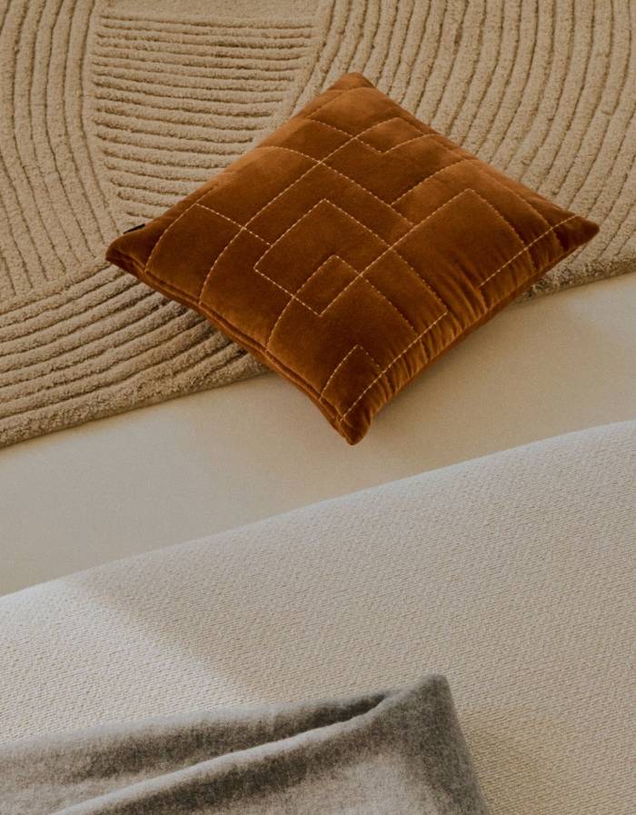Housse de coussin PRILA  100 % coton velours terracotta avec broderie