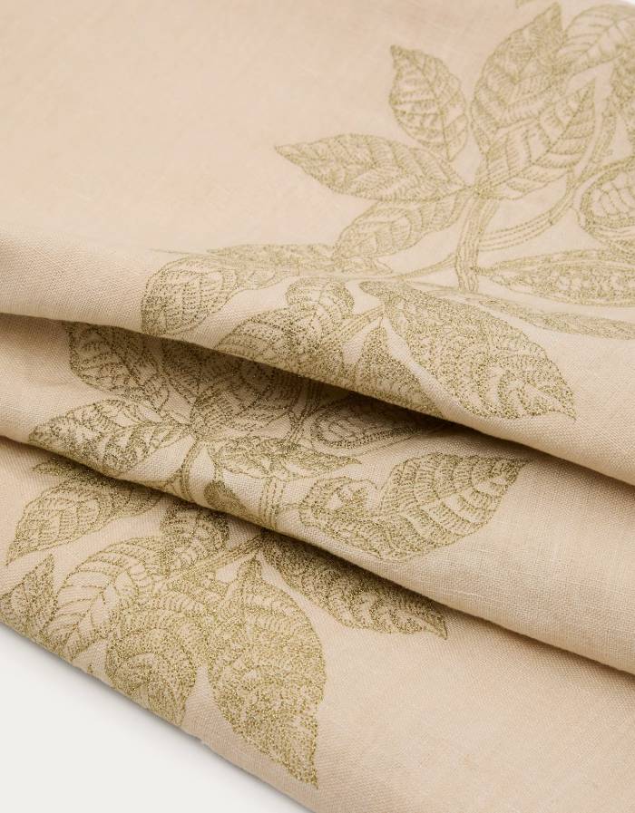 Nappe Oreti en coton et lin beige broderie cacao en lurex doré 150x250